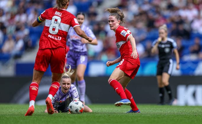 GER, Sinsheim, TSG Hoffenheim vs VfB Stuttgart, Google Pixel Frauen Bundesliga, Fussball, DFB, Spielzeit 2026 2027, 1. Spieltag im Bild v.l.: Vanessa Diehm (TSG Hoffenheim Frauen 6), Reena Wichmann (VfB Stuttgart Frauen 28) DFB DFL REGULATIONS PROHIBIT ANY USE OF PHOTOGRAPHS AS IMAGE SEQUENCES AND OR QUASI-VIDEO, 23.08.2026 *** GER, Sinsheim, TSG Hoffenheim vs. VfB Stuttgart, Google Pixel Women s Bundesliga, Soccer, DFB, 2026–2027 Season, Matchday 1 in Pictures: From left, Vanessa Diehm, TSG Hoffenheim Women s Team No. 6, Reena Wichmann, VfB Stuttgart Women, 28. DFB and DFL regulations prohibit any use of photographs as image sequences and or quasi-video. August 23, 2026 Copyright: HMBxMedia HendrikxHamelau