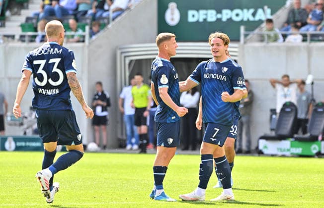 23.08.2026 - Fussball - Saison 2026 2027 - DFB Pokal Vereinspokal - 01. Runde: SpVgg Greuther Fürth ( Kleeblatt ) - VfL Bochum - Sportfoto Zink MeZi - xmexzix - regulations prohibit any use of photographs as image sequences and or quasi-video - Torjubel Jubel Freude nach Treffer Tor Torschuß zum 0:1 durch Christian Rasmussen (7, VfL Bochum ) *** August 23, 2026 Soccer Season 2026–2027 DFB Cup Club Cup First Round SpVgg Greuther Fürth Kleeblatt vs. VfL Bochum Sports photo by Zink MeZi xmexzix—regulations prohibit any use of photographs as image sequences and or quasi-video Goalcelebration, cheering, joy after a goal; goal, shot on goal for the 0–1 lead by Christian Rasmussen 7, VfL Bochum