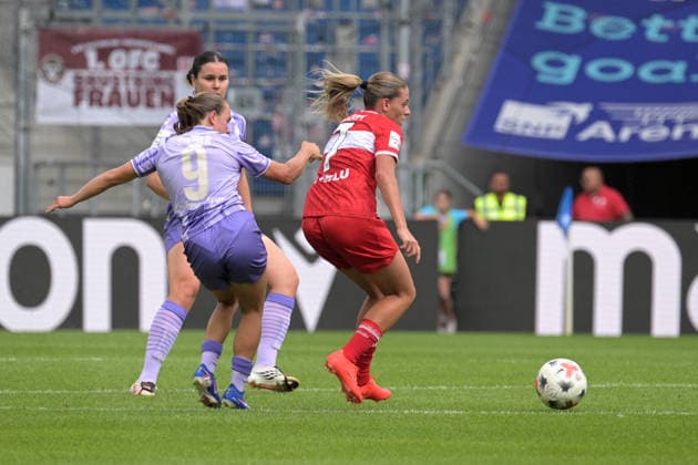 Dafina Redzepi (VfB Stuttgart 1893 Frauen, 07) am mit Ball im Zweikampf mit Marie Steiner (TSG 1899 Hoffenheim Frauen, 09) GER, TSG 1899 Hoffenheim vs. VFB Stuttgart , Google Pixel Frauen-Bundesliga, 1.Spieltag, Saison 2026 2027, 23.08.2026 DFB DFL regulations prohibit any use of photographs as image sequences and or quasi-video GER, TSG 1899 Hoffenheim vs. VFB Stuttgart , Google Pixel Frauen-Bundesliga, 1.Spieltag, Saison 2026 2027, 23.08.2026 Sinsheim *** Dafina Redzepi, VfB Stuttgart 1893 Women, 07 AM, battling for the ball with Marie Steiner, TSG 1899 Hoffenheim Women, 09 GER, TSG 1899 Hoffenheim vs. VfB Stuttgart, Google Pixel Women s Bundesliga, Matchday 1, 2026–2027 season, August 23, 2026. DFB and DFL regulations prohibit any use of photographs as image sequences and or quasi-video. GER, TSG 1899 Hoffenheim vs. VfB Stuttgart, Google Pixel Women’s Bundesliga, Matchday 1, 2026–2027 season, August 23, 2026, Sinsheim Copyright: xEibner-Pressefotox EP_TBR