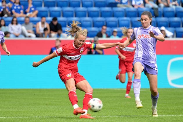 Maximiliane Rall (VfB Stuttgart 1893 Frauen, 08) am mit Ball im Zweikampf mit Chiara Marie Hahn (TSG 1899 Hoffenheim Frauen, 23) GER, TSG 1899 Hoffenheim vs. VFB Stuttgart , Google Pixel Frauen-Bundesliga, 1.Spieltag, Saison 2026 2027, 23.08.2026 DFB DFL regulations prohibit any use of photographs as image sequences and or quasi-video GER, TSG 1899 Hoffenheim vs. VFB Stuttgart , Google Pixel Frauen-Bundesliga, 1.Spieltag, Saison 2026 2027, 23.08.2026 Sinsheim *** Maximiliane Rall, VfB Stuttgart 1893 Women, 08, battling for the ball with Chiara Marie Hahn, TSG 1899 Hoffenheim Women, 23, GER, TSG 1899 Hoffenheim vs. VfB Stuttgart, Google Pixel Women s Bundesliga, Matchday 1, 2026–2027 season, August 23, 2026. DFB and DFL regulations prohibit any use of photographs as image sequences and or quasi-video. GER, TSG 1899 Hoffenheim vs. VfB Stuttgart, Google Pixel Women’s Bundesliga, Matchday 1, 2026–2027 season, August 23, 2026, Sinsheim Copyright: xEibner-Pressefotox EP_TBR