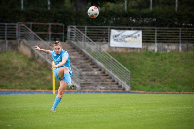 2. Frauen-Bundesliga: FC Viktoria Berlin vs. SG 99 Andernach; Berlin, 23.08.2026 Fußball, 2. Frauen Bundesliga: Alisa GRINCENCO (Viktoria Berlin 8) mit dem Schuss, während des 2. Frauen Bundesliga-Spiels gegen SG 99 Andernach am Spieltag 3 zwischen dem FC Viktoria Berlin und SG 99 Andernach am 23. August 2026 im Stadion Lichterfelde, Berlin (Deutschland) DFL REGULATIONS PROHIBIT ANY USE OF PHOTOGRAPHS AS IMAGE SEQUENCES AND OR QUASI-VIDEO. *** Women s Bundesliga 2: FC Viktoria Berlin vs. SG 99 Andernach Berlin, August 23, 2026, Soccer, Women s Bundesliga 2: Alisa GRINCENCO of Viktoria Berlin takes a shot during the Women s Bundesliga 2 match against SG 99 Andernach on Matchday 3 between FC Viktoria Berlin and SG 99 Andernach on August 23, 2026, at Lichterfelde Stadium, Berlin, Germany. DFL regulations prohibit any use of photographs as image sequences and or quasi-video. Copyright: xBEAUTIFULxSPORTS Kuehnx