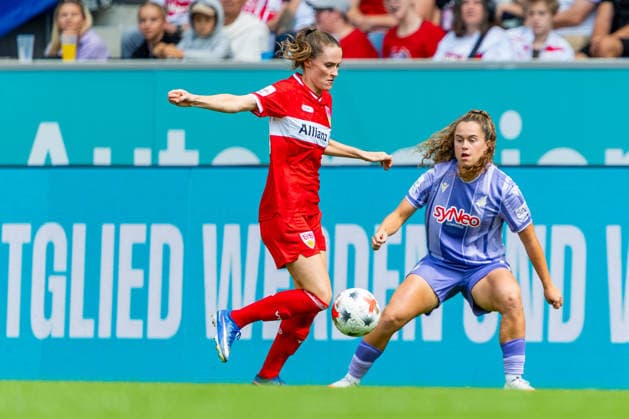 Google Pixel Frauen Bundesliga: TSG 1899 Hoffenheim vs. VfB Stuttgart; 23.08.2026 Hoffenheim, GERMANY - 23. August 2026: Reena Wichmann (VfB Stuttgart, 28) und Lisann Kaut (TSG 1899 Hoffenheim, 4) im Zweikampf während dem Match zwischen der TSG 1899 Hoffenheim und dem VfB Stuttgart am 1. Spieltag der Google Pixel Frauen-Bundesliga in der SNP Arena *** Google Pixel Women s Bundesliga: TSG 1899 Hoffenheim vs. VfB Stuttgart, August 23, 2026, Hoffenheim, GERMANY August 23, 2026 Reena Wichmann of VfB Stuttgart, 28, and Lisann Kaut of TSG 1899 Hoffenheim, 4, in a tackle during the match between TSG 1899 Hoffenheim and VfB Stuttgart on Matchday 1 of the Google Pixel Women s Bundesliga at the SNP Arena Copyright: xBEAUTIFULxSPORTS Steinx