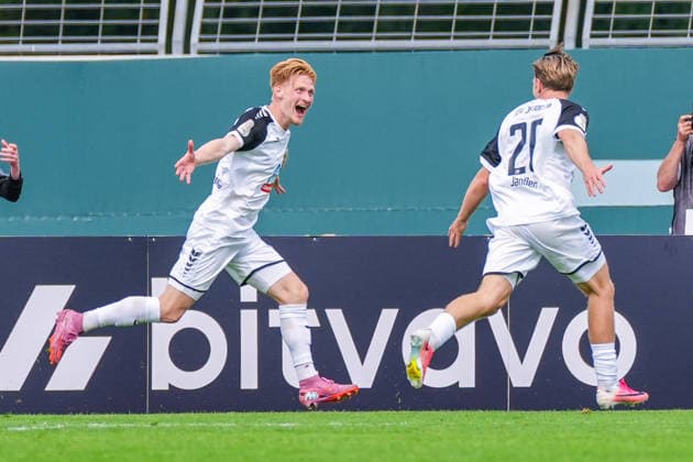 Tor zum 5:1 durch Tim Janßen (SSV Jeddeloh II, 20), Jubel, Freude, Emotionen, Deutschland: Fussball, DFB Pokal, Saison 2026 27, 1. Runde, 23.08.2026, SSV Jeddeloh II vs 1. FC Heidenheim, Marschweg-Stadion (Oldenburg, Niedersachsen) *** Goal to make it 5–1 by Tim Janßen of SSV Jeddeloh II, 20, celebration, joy, emotions, German soccer, DFB Cup, 2026–27 season, 1st round, August 23, 2026, SSV Jeddeloh II vs. 1. FC Heidenheim, Marschweg Stadium, Oldenburg, Lower Saxony Copyright: xLeonxFrickx