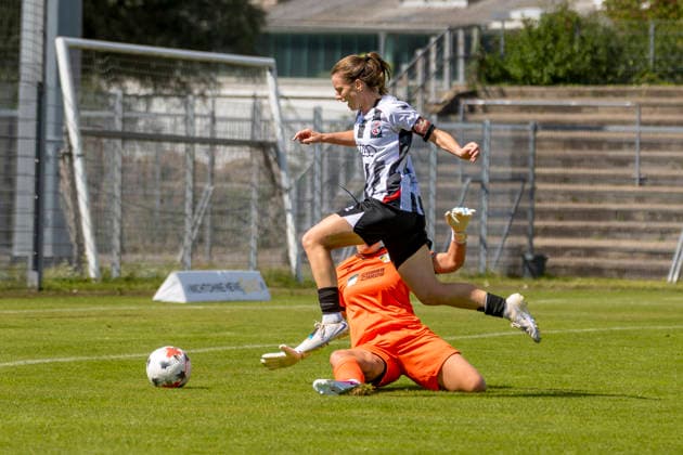 Ingolstadt, Deutschland 23. August 2026: 2. Bundesliga Frauen - 2026 2027 - Sp. 3 - FC Ingolstadt 04 gegen FC Carl Zeiss Jena Im Bild: Gustav Christensen (FCI) wird gefoult DFL DFB regulations prohibit any use of photographs as image sequences and or quasi-video ESV-Stadion Bayern *** Ingolstadt, Germany, August 23, 2026, 2026–2027 Women’s 2nd Bundesliga, Matchday 3: FC Ingolstadt 04 vs. FC Carl Zeiss Jena. Pictured: Gustav Christensen (FCI) being fouled. DFL and DFB regulations prohibit any use of photographs as image sequences and or quasi-video. ESV Stadion Bayern Copyright: xFotostandx xSchäferx