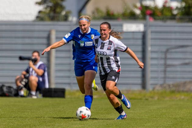 Ingolstadt, Deutschland 23. August 2026: 2. Bundesliga Frauen - 2026 2027 - Sp. 3 - FC Ingolstadt 04 gegen FC Carl Zeiss Jena Im Bild: v. li. im Zweikampf Noel Lakatos (FCI) DFL DFB regulations prohibit any use of photographs as image sequences and or quasi-video ESV-Stadion Bayern *** Ingolstadt, Germany, August 23, 2026—2026–2027 Women’s 2nd Bundesliga, Matchday 3: FC Ingolstadt 04 vs. FC Carl Zeiss Jena. Pictured, from left, in a tackle: Noel Lakatos (FCI). DFL and DFB regulations prohibit any use of photographs as image sequences and or quasi-video. ESV Stadion Bayern Copyright: xFotostandx xSchäferx