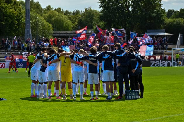 Mannschatfskreis SSV Jeddeloh II SSV Jeddeloh II vs. 1. FC Heidenheim, Fussball, DFB-Pokal, 1. Runde, Saison 2026 2027, 23.08.2026, SSV Jeddeloh II vs. 1. FC Heidenheim, Fussball, DFB-Pokal, 1. Runde, Saison 2026 2027, 23.08.2026 Oldenburg *** SSV Jeddeloh II Team Page: SSV Jeddeloh II vs. 1 FC Heidenheim, Soccer, DFB Cup, 1st Round, 2026–2027 Season, August 23, 2026, SSV Jeddeloh II vs. 1 FC Heidenheim, Soccer, DFB Cup, 1st Round, 2026–2027 Season, August 23, 2026, Oldenburg Copyright: xEibner-Pressefoto RobertxGertzenx EP_RGN