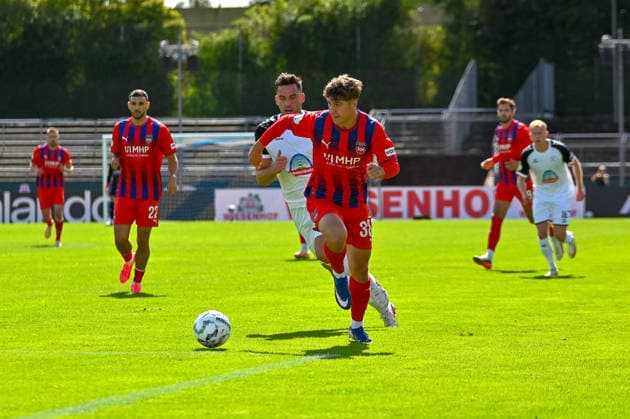 Yannik Wagner (1. FC Heidenheim, 38) am Ball SSV Jeddeloh II vs. 1. FC Heidenheim, Fussball, DFB-Pokal, 1. Runde, Saison 2026 2027, 23.08.2026, SSV Jeddeloh II vs. 1. FC Heidenheim, Fussball, DFB-Pokal, 1. Runde, Saison 2026 2027, 23.08.2026 Oldenburg *** Yannik Wagner, 1 FC Heidenheim, 38 touches SSV Jeddeloh II vs. 1 FC Heidenheim, Soccer, DFB Cup, 1st Round, 2026–2027 Season, August 23, 2026, SSV Jeddeloh II vs. 1 FC Heidenheim, Soccer, DFB Cup, 1st Round, 2026–2027 Season, August 23, 2026, Oldenburg Copyright: xEibner-Pressefoto RobertxGertzenx EP_RGN