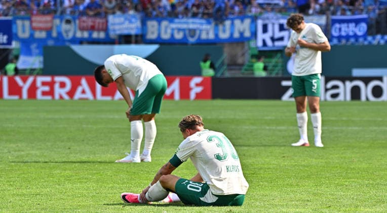 23.08.2026 - Fussball - Saison 2026 2027 - DFB Pokal Vereinspokal - 01. Runde: SpVgg Greuther Fürth ( Kleeblatt ) - VfL Bochum - Sportfoto Zink MeZi - xmexzix - regulations prohibit any use of photographs as image sequences and or quasi-video - Felix Klaus (30, SpVgg Greuther Fürth ) enttäuscht Enttäuschung nach Spielende *** August 23, 2026 Soccer Season 2026–2027 DFB Cup Club Cup Round 1 SpVgg Greuther Fürth Kleeblatt VfL Bochum Sports photo by Zink MeZi xmexzix; regulations prohibit any use of photographs as image sequences and or quasi-video Felix Klaus 30, SpVgg Greuther Fürth Disappointed: Disappointment After the Final Whistle