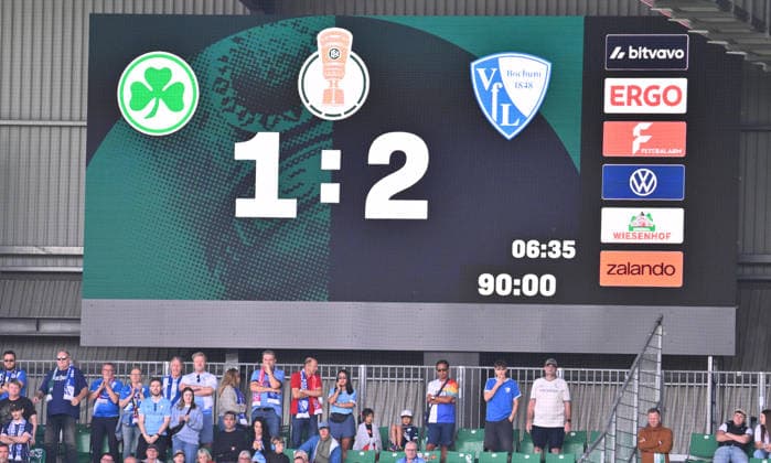 23.08.2026 - Fussball - Saison 2026 2027 - DFB Pokal Vereinspokal - 01. Runde: SpVgg Greuther Fürth ( Kleeblatt ) - VfL Bochum - Sportfoto Zink - xwoxzix - regulations prohibit any use of photographs as image sequences and or quasi-video - Endergebnis auf Anzeigetafel *** August 23, 2026 Soccer Season 2026–2027 DFB Cup Club Cup First Round SpVgg Greuther Fürth Kleeblatt vs. VfL Bochum Sports photo by Zink xwoxzix. Regulations prohibit any use of photographs as image sequences and or quasi-video. Final score on the scoreboard