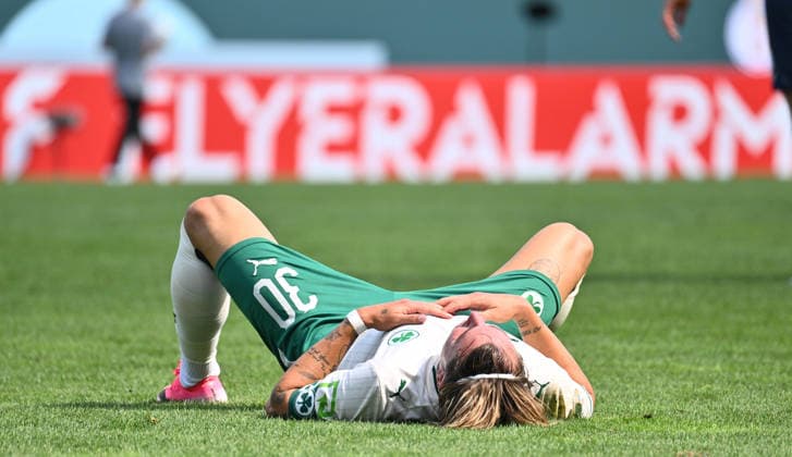 23.08.2026 - Fussball - Saison 2026 2027 - DFB Pokal Vereinspokal - 01. Runde: SpVgg Greuther Fürth ( Kleeblatt ) - VfL Bochum - Sportfoto Zink - xwoxzix - regulations prohibit any use of photographs as image sequences and or quasi-video - Felix Klaus (30, SpVgg Greuther Fürth ) enttäuscht Enttäuschung nach Spielende *** August 23, 2026 Soccer Season 2026–2027 DFB Cup Club Cup First Round SpVgg Greuther Fürth Kleeblatt vs. VfL Bochum Sports photo by Zink xwoxzix; regulations prohibit any use of photographs as image sequences and or quasi-video. Felix Klaus 30, SpVgg Greuther Fürth Disappointed Disappointment After the Game Ends