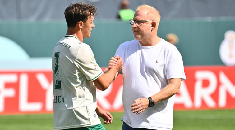 23.08.2026 - Fussball - Saison 2026 2027 - DFB Pokal Vereinspokal - 01. Runde: SpVgg Greuther Fürth ( Kleeblatt ) - VfL Bochum - Sportfoto Zink - xwoxzix - regulations prohibit any use of photographs as image sequences and or quasi-video - Lukas Reich (2, SpVgg Greuther Fürth ) Heiko Vogel ( Trainer SpVgg Greuther Fürth ) enttäuscht Enttäuschung nach Spielende *** August 23, 2026 Soccer Season 2026–2027 DFB Cup Club Cup Round 1 SpVgg Greuther Fürth (Kleeblatt) vs. VfL Bochum Sports photo by Zink xwoxzix; regulations prohibit any use of photographs as image sequences and or quasi-video. Lukas Reich 2, SpVgg Greuther Fürth: Heiko Vogel, coach of SpVgg Greuther Fürth, is disappointed. Disappointment after the final whistle