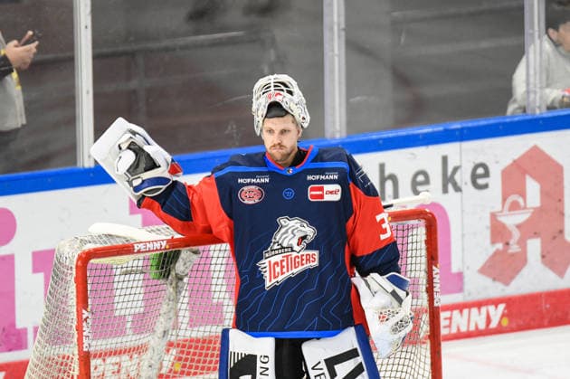Nuernberg Ice Tigers vs. Loewen Frankfurt, Eishockey, Deutsche Eishockey Liga, Penny DEL, Vorbereitungsspiel, Gaeuboden Cup, Saison 2026 2027 am 23.08.2026 Luis Janett (Nuernberg Ice Tigers), Eishockey Herren, Deutsche Eishockey Liga, Penny DEL, Vorbereitungsspiel, Gaeuboden Cup, Saison 2026 2027 am 23.08.2026 im Eisstadion am Pulverturm, Nuernberg Ice Tigers (blau) gegen Loewen Frankfurt (weiss) *** Nuremberg Ice Tigers vs. Löwen Frankfurt, Ice Hockey, German Ice Hockey League, Penny DEL, Preseason Game, Gaeuboden Cup, 2026–2027 Season on August 23, 2026, Luis Janett, Nuremberg Ice Tigers, Men s Ice Hockey, German Ice Hockey League, Penny DEL, Preseason Game, Gaeuboden Cup, 2026–2027 Season on August 23, 2026, at the Eisstadion am Pulverturm; Nuremberg Ice Tigers (blue) vs. Löwen Frankfurt (white)