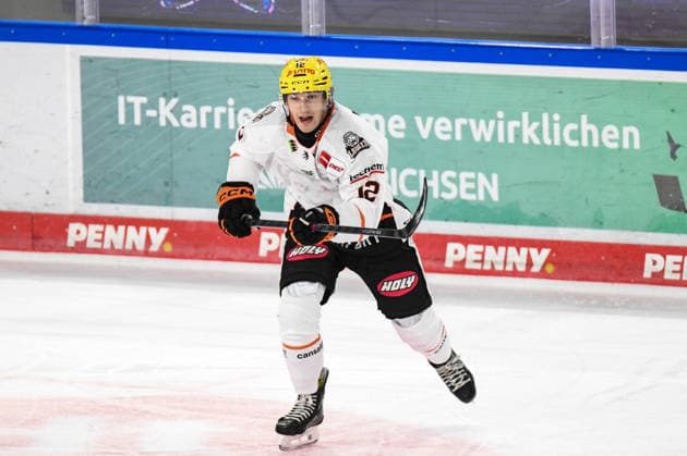 Nuernberg Ice Tigers vs. Loewen Frankfurt, Eishockey, Deutsche Eishockey Liga, Penny DEL, Vorbereitungsspiel, Gaeuboden Cup, Saison 2026 2027 am 23.08.2026 Noah Dunham (Loewen Frankfurt), Eishockey Herren, Deutsche Eishockey Liga, Penny DEL, Vorbereitungsspiel, Gaeuboden Cup, Saison 2026 2027 am 23.08.2026 im Eisstadion am Pulverturm, Nuernberg Ice Tigers (blau) gegen Loewen Frankfurt (weiss) *** Nuremberg Ice Tigers vs. Löwen Frankfurt, Ice Hockey, German Ice Hockey League, Penny DEL, Preseason Game, Gaeuboden Cup, 2026–2027 Season on August 23, 2026, Noah Dunham, Löwen Frankfurt, Men s Ice Hockey, German Ice Hockey League, Penny DEL, Preseason Game, Gaeuboden Cup, 2026–2027 Season on August 23, 2026, at the Eisstadion am Pulverturm, Nuremberg Ice Tigers (blue) vs. Löwen Frankfurt (white)