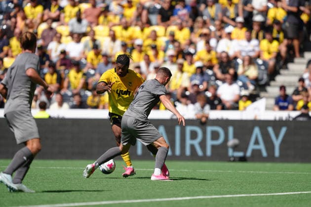 Bern, Switzerland - August 23: Samuel Essende (99 YB) against Denis Simani (6 VAD) during the Brack Super League match between BSC Young Boys and FC Vaduz at Stadion Wankdorf on August 23, 2026 in Bern, Switzerland.  Copyright: xKjetilxWaberx xSPPx Sportspressphoto_SPR213461