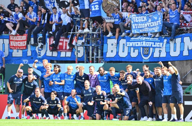 23.08.2026 - Fussball - Saison 2026 2027 - DFB Pokal Vereinspokal - 01. Runde: SpVgg Greuther Fürth ( Kleeblatt ) - VfL Bochum - Sportfoto Zink - xwoxzix - regulations prohibit any use of photographs as image sequences and or quasi-video - Mannschaft Team Bochum - Jubel Freude vor Fans Fanblock nach Spielende *** August 23, 2026 Soccer Season 2026–2027 DFB Cup Club Cup First Round SpVgg Greuther Fürth Kleeblatt vs. VfL Bochum Sports photo by Zink xwoxzix; regulations prohibit any use of photographs as image sequences and or quasi-video. Team Bochum Celebrating Joy in front of fans Fan section after the end of the game