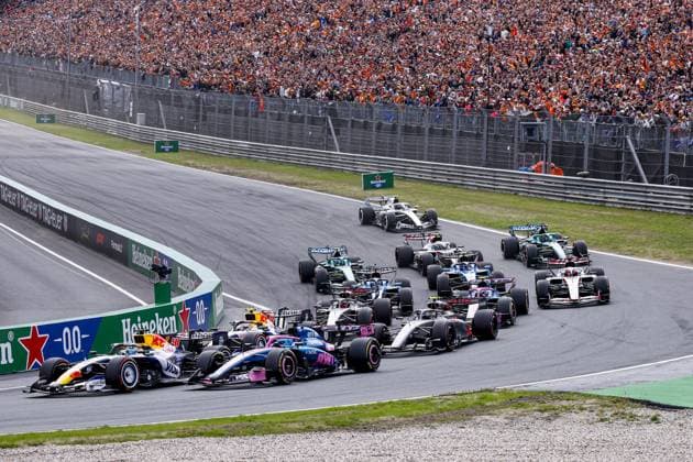 ZANDVOORT - first lap of Turn 1, Arvid Lindblad from Great Britain and driver for Visa Cash App Racing Bulls Formula 1 Team, Pierre Gasly from France and driver for BWT Alpine Formula 1 Team, Yuki Tsunoda from Japan and driver for Visa Cash App Racing Bulls Formula 1 Team, Gabriel Bortoleto from Brazil and driver for Audi Revolut F1 Team, Nico Hülkenberg from Germany and driver for Audi Revolut F1 Team, Franco Colapinto from Argentina and driver for BWT Alpine Formula 1 Team during the Formula 1 Heineken Dutch Grand Prix at Circuit Zandvoort on 23 August 2026 in Zandvoort, the Netherlands. MARCEL TER BALS ANP xVIxANPxSportx xMarcelxterxBalsxIVx 566101587 originalFilename: 566101587.jpg