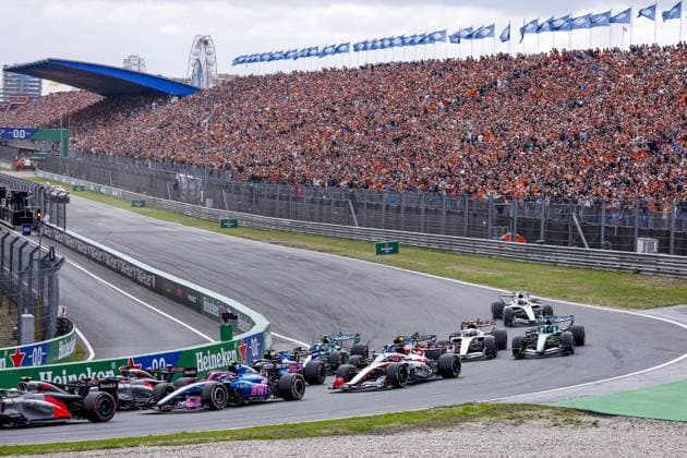 ZANDVOORT - first lap of Turn 1, Alexander Albon from Thailand and driver for Atlassian Williams Racing, Franco Colapinto from Argentina and driver for BWT Alpine Formula 1 Team, Esteban Ocon from France and driver for TGR Haas F1 Team, Fernando Alonso from Spain and driver for Aston Martin Aramco Formula 1 Team Honda, Valtteri Bottas from Finland and driver for Cadillac Formula 1 Team, Oliver Bearman from Great Britain and driver for TGR Haas F1 Team during the Formula 1 Heineken Dutch Grand Prix at Circuit Zandvoort on 23 August 2026 in Zandvoort, the Netherlands. MARCEL TER BALS ANP xVIxANPxSportx xMarcelxterxBalsxIVx 566101738 originalFilename: 566101738.jpg