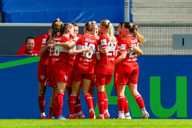Google Pixel Frauen Bundesliga: TSG 1899 Hoffenheim vs. VfB Stuttgart; 23.08.2026 Hoffenheim, GERMANY - 23. August 2026: Die Mannschaft des VfB beim Torjubel zum 2:1 Führungstreffer durch Maximiliane Rall (VfB Stuttgart, 8) während dem Match zwischen der TSG 1899 Hoffenheim und dem VfB Stuttgart am 1. Spieltag der Google Pixel Frauen-Bundesliga in der SNP Arena *** Google Pixel Women s Bundesliga: TSG 1899 Hoffenheim vs. VfB Stuttgart, August 23, 2026, Hoffenheim, GERMANY, August 23, 2026: The VfB team celebrates Maximiliane Rall’s goal that gave them a 2–1 lead. VfB Stuttgart, 8 during the match between TSG 1899 Hoffenheim and VfB Stuttgart on Matchday 1 of the Google Pixel Women’s Bundesliga at the SNP Arena Copyright: xBEAUTIFULxSPORTS Steinx