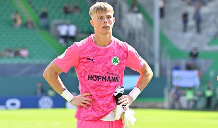 23.08.2026 - Fussball - Saison 2026 2027 - DFB Pokal Vereinspokal - 01. Runde: SpVgg Greuther Fürth ( Kleeblatt ) - VfL Bochum - Sportfoto Zink MeZi - xmexzix - regulations prohibit any use of photographs as image sequences and or quasi-video - Florian Hellstern (1, SpVgg Greuther Fürth ) enttäuscht Enttäuschung nach Spielende *** August 23, 2026 Soccer Season 2026–2027 DFB Cup Club Cup First Round SpVgg Greuther Fürth Kleeblatt vs. VfL Bochum Sports photo by Zink MeZi xmexzix; regulations prohibit any use of photographs as image sequences and or quasi-video. Florian Hellstern 1, SpVgg Greuther Fürth Disappointed: Disappointment After the Final Whistle