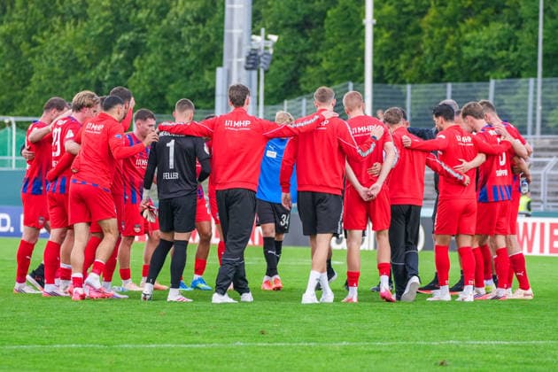 1. FC Heidenheim enttäuscht, frustriert, verärgert nach Abpfiff, Deutschland: Fussball, DFB Pokal, Saison 2026 27, 1. Runde, 23.08.2026, SSV Jeddeloh II vs 1. FC Heidenheim, Marschweg-Stadion (Oldenburg, Niedersachsen) *** 1 FC Heidenheim: Disappointed, Frustrated, and Angry After the Final Whistle; German Soccer; DFB Cup; 2026–27 Season; First Round; August 23, 2026; SSV Jeddeloh II vs. 1 FC Heidenheim, Marschweg Stadium, Oldenburg, Lower Saxony Copyright: xLeonxFrickx