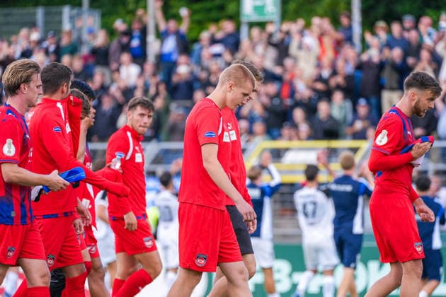 1. FC Heidenheim enttäuscht, frustriert, verärgert nach Abpfiff, Deutschland: Fussball, DFB Pokal, Saison 2026 27, 1. Runde, 23.08.2026, SSV Jeddeloh II vs 1. FC Heidenheim, Marschweg-Stadion (Oldenburg, Niedersachsen) *** 1 FC Heidenheim: Disappointed, Frustrated, Angry After the Final Whistle, German Soccer, DFB Cup, 2026–27 Season, First Round, August 23, 2026, SSV Jeddeloh II vs. 1 FC Heidenheim, Marschweg Stadium, Oldenburg, Lower Saxony Copyright: xLeonxFrickx