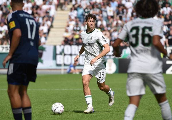 23.08.2026, xhbx, Fussball DFB Pokal 1.Runde, TSV Schott Mainz - Borussia Mönchengladbach v.l. Philipp Sander (Borussia Mönchengladbach) Mainz *** August 23, 2026, xhbx, Soccer, DFB Cup First Round, TSV Schott Mainz vs. Borussia Mönchengladbach, by Philipp Sander, Borussia Mönchengladbach, Mainz