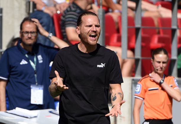 23.08.2026, xhbx, Fussball DFB Pokal 1.Runde, TSV Schott Mainz - Borussia Mönchengladbach v.l. Trainer Eugen Polanski (Borussia Mönchengladbach) Mainz *** August 23, 2026, xhbx, Soccer DFB Cup 1st Round, TSV Schott Mainz vs. Borussia Mönchengladbach Coach Eugen Polanski Borussia Mönchengladbach Mainz