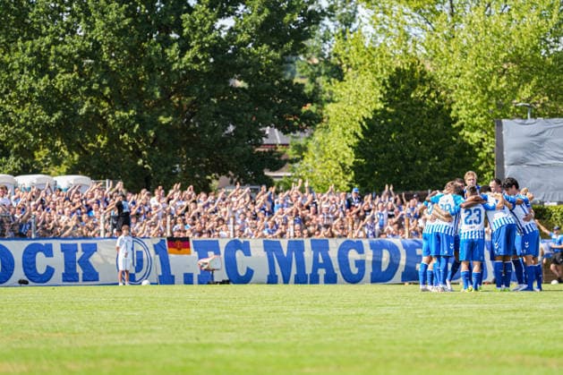 DFB-Pokal: Bahlinger SC vs 1. FC Magdeburg, 22.08.2026 Mannschaftskreis des 1. FC Magdeburg mit den Fans im Hintergrund DFB-Pokal: Bahlinger SC vs 1. FC Magdeburg, Kaiserstuhlstadion, 22.08.2026 DFB DFL REGULATIONS PROHIBIT ANY USE OF PHOTOGRAPHS AS IMAGE SEQUENCES AND OR QUASI-VIDEO. *** DFB Cup: Bahlinger SC vs. 1 FC Magdeburg, August 22, 2026. The 1 FC Magdeburg team huddle with fans in the background. DFB Cup: Bahlinger SC vs. 1 FC Magdeburg, Kaiserstuhlstadion, August 22, 2026 DFB and DFL regulations prohibit any use of photographs as image sequences and or quasi-video Copyright: xBEAUTIFULxSPORTS Boscox