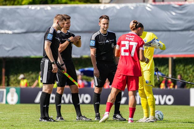 DFB-Pokal: Bahlinger SC vs 1. FC Magdeburg, 22.08.2026 Simon Schreiner (Assistent), Felix Wagner (Schiedsrichter), Luis Riedel (Assistent) beim Münzwurf mit Hasan PepiÄ‡ (Bahlinger SC, 27) und Dominik Reimann (1. FC Magdeburg, 1) DFB-Pokal: Bahlinger SC vs 1. FC Magdeburg, Kaiserstuhlstadion, 22.08.2026 DFB DFL REGULATIONS PROHIBIT ANY USE OF PHOTOGRAPHS AS IMAGE SEQUENCES AND OR QUASI-VIDEO. *** DFB Cup: Bahlinger SC vs. 1 FC Magdeburg, August 22, 2026—Simon Schreiner (assistant referee), Felix Wagner (referee), Luis Riedel (assistant referee) at the coin toss with Hasan Pepic (Bahlinger SC, age 27) and Dominik Reimann (1 FC Magdeburg), 1 DFB Cup: Bahlinger SC vs. 1 FC Magdeburg, Kaiserstuhlstadion, August 22, 2026. DFB and DFL regulations prohibit any use of photographs as image sequences and or quasi-video. Copyright: xBEAUTIFULxSPORTS Boscox