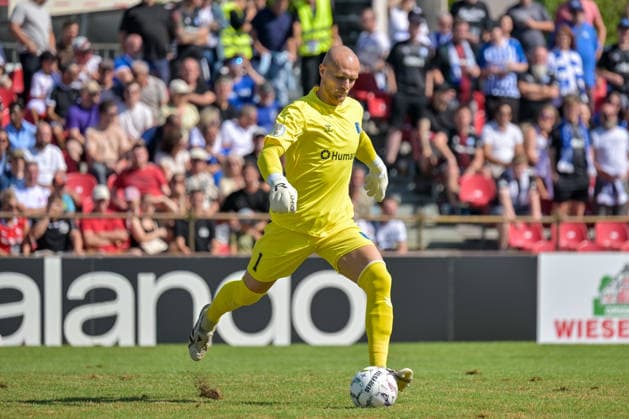 Dominik Reimann (1. FC Magdeburg, 01) am Ball. GER, Bahlinger SC vs 1. FC Magdeburg, Fussball, DFB-Pokal, 1. Hauptrunde, Saison 2026 2027, 23.08.2026 DFB REGULATIONS PROHIBIT ANY USE OF PHOTOGRAPHS AS IMAGE SEQUENCES AND OR QUASI-VIDEO GER, Bahlinger SC vs 1. FC Magdeburg, Fussball, DFB-Pokal, 1. Hauptrunde, Saison 2026 2027, 23.08.2026 Bahlingen *** Dominik Reimann, 1 FC Magdeburg, 01 on the ball (GER), Bahlinger SC vs. 1 FC Magdeburg, soccer, DFB Cup, 1st round, 2026–2027 season, August 23, 2026 DFB regulations prohibit any use of photographs as image sequences and or quasi-video GER, Bahlinger SC vs. 1 FC Magdeburg, Soccer, DFB Cup, 1st Main Round, 2026–2027 Season, August 23, 2026, Bahlingen Copyright: xEibner-Pressefotox EP_THS