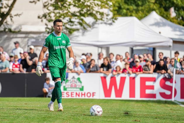 DFB-Pokal: Bahlinger SC vs 1. FC Magdeburg, 22.08.2026 Dennis Klose (Bahlinger SC, 1) nach dem 0:1 durch Mateusz Å»ukowski (1. FC Magdeburg, 22) DFB-Pokal: Bahlinger SC vs 1. FC Magdeburg, Kaiserstuhlstadion, 22.08.2026 DFB DFL REGULATIONS PROHIBIT ANY USE OF PHOTOGRAPHS AS IMAGE SEQUENCES AND OR QUASI-VIDEO. *** DFB Cup: Bahlinger SC vs. 1 FC Magdeburg, August 22, 2026; Dennis Klose (Bahlinger SC), 1–0 after Mateusz Zukowski’s goal for 1 FC Magdeburg, August 22, DFB Cup: Bahlinger SC vs. 1 FC Magdeburg, Kaiserstuhlstadion, August 22, 2026 DFB DFL regulations prohibit any use of photographs as image sequences and or quasi-video Copyright: xBEAUTIFULxSPORTS Boscox