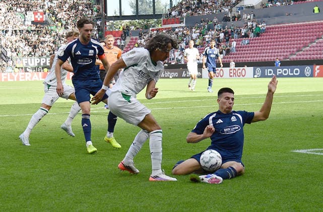 23.08.2026, xhbx, Fussball DFB Pokal 1.Runde, TSV Schott Mainz - Borussia Mönchengladbach v.l. Cael Mohya (Borussia Mönchengladbach), Maurizio Robotta (TSV Schott Mainz) Mainz *** August 23, 2026, xhbx, Soccer DFB Cup First Round, TSV Schott Mainz vs. Borussia Mönchengladbach, Cael Mohya (Borussia Mönchengladbach), Maurizio Robotta (TSV Schott Mainz), Mainz