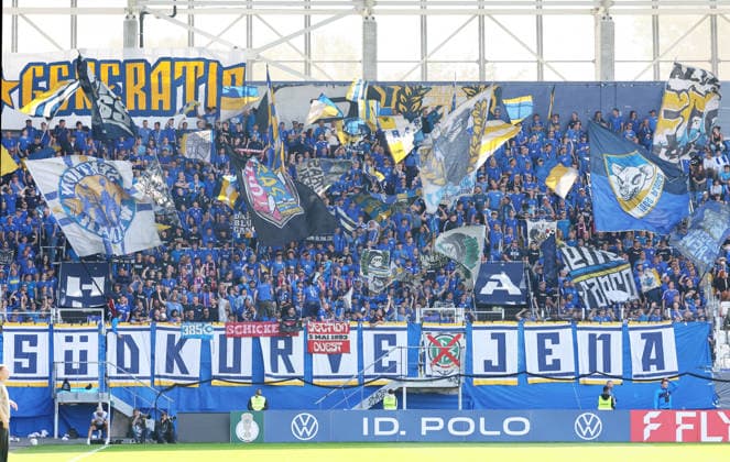Jena - Darmstadt DFB Pokal Jena, 23.08.2026, Ernst-Abbe-Sportfeld, Fussball, DFB-Pokal, 1.Hauptrunde , FC Carl Zeiss Jena vs. SC Darmstadt 98 , Im Bild: Fans vom Carl Zeiss Jena. , Nur zur redaktionellen Nutzung. Only editorial use. , DFB regulations prohibit any use of photographs as image sequences and or quasi-video. , *** Jena vs. Darmstadt, DFB Cup, Jena, August 23, 2026, Ernst Abbe Sportfeld, soccer, DFB Cup, 1st round, FC Carl Zeiss Jena vs. SC Darmstadt 98, Pictured: Carl Zeiss Jena fans, For editorial use only, DFB regulations prohibit any use of photographs as image sequences and or quasi-video, Picture Point