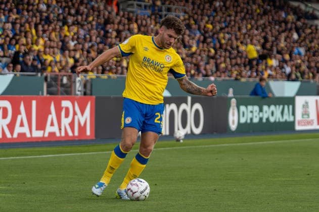 Deutschland: Fussball DFB-Pokal, 1. Runde 2026 2027, Eintracht Braunschweig - 1. FC Union Berlin am 23.08.2026 in Braunschweig (Eintracht-Stadion): Kevin Ehlers (Eintracht Braunschweig, 21) am Ball Flanke *** German Soccer DFB Cup, First Round 2026–2027, Eintracht Braunschweig vs. FC Union Berlin on August 23, 2026, at Eintracht Stadium in Braunschweig; Kevin Ehlers of Eintracht Braunschweig, No. 21, with the ball, crossing Copyright: xSvenxHeidmannx