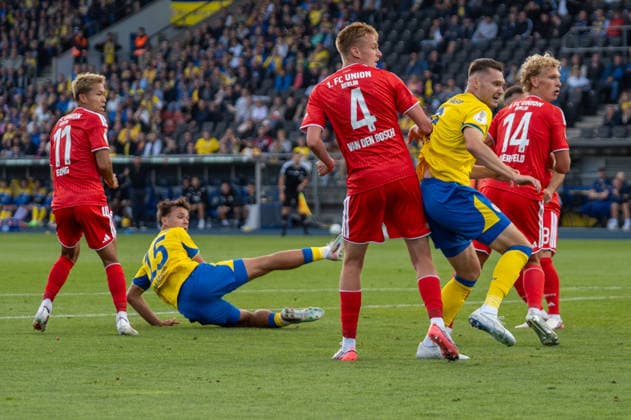 Deutschland: Fussball DFB-Pokal, 1. Runde 2026 2027, Eintracht Braunschweig - 1. FC Union Berlin am 23.08.2026 in Braunschweig (Eintracht-Stadion): Tor zum 1:0 Max Marie (Eintracht Braunschweig, 15) *** German Soccer DFB Cup, 1st Round 2026–2027, Eintracht Braunschweig vs. FC Union Berlin on August 23, 2026, at Eintracht Stadium in Braunschweig; Goal to make it 1–0 by Max Marie of Eintracht Braunschweig, 15 Copyright: xSvenxHeidmannx