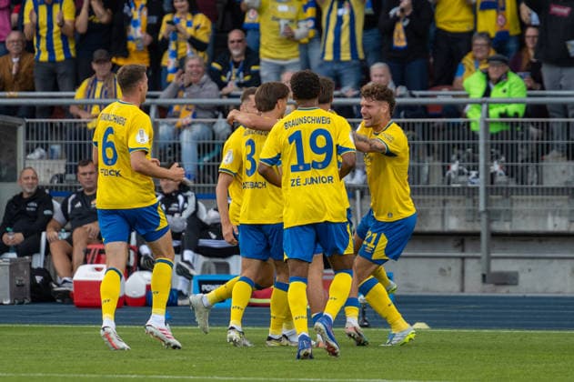 Deutschland: Fussball DFB-Pokal, 1. Runde 2026 2027, Eintracht Braunschweig - 1. FC Union Berlin am 23.08.2026 in Braunschweig (Eintracht-Stadion): Tor zum 1:0 Max Marie (Eintracht Braunschweig, 15) Jubel, Freude, Torjubel, Emotionen *** Germany Soccer DFB Cup, First Round 2026–2027, Eintracht Braunschweig vs. FC Union Berlin on August 23, 2026, at Eintracht Stadium in Braunschweig; Goal: 1–0 by Max Marie of Eintracht Braunschweig; 15 seconds of celebration, joy, goal cheers, and emotions Copyright: xSvenxHeidmannx