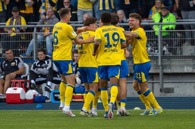 Deutschland: Fussball DFB-Pokal, 1. Runde 2026 2027, Eintracht Braunschweig - 1. FC Union Berlin am 23.08.2026 in Braunschweig (Eintracht-Stadion): Tor zum 1:0 Max Marie (Eintracht Braunschweig, 15) Jubel, Freude, Torjubel, Emotionen *** Germany Soccer DFB Cup, First Round 2026–2027, Eintracht Braunschweig vs. FC Union Berlin on August 23, 2026, at Eintracht Stadium in Braunschweig; Goal: 1–0 by Max Marie of Eintracht Braunschweig; 15 seconds of celebration, joy, goal cheers, and emotions Copyright: xSvenxHeidmannx