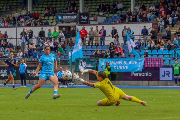 2026-08-23 ,FC Viktoria - SG 99 Andernach, Frauen, 2. Bundesliga, 3.Spieltag, Stadion Lichterfelde Elena Bläser (SG 99 Andernach, 01) kann den Ball nicht halten Berlin Berlin Germany *** August 23, 2026, FC Viktoria SG 99 Andernach, Women s Team, 2nd Bundesliga, Matchday 3, Lichterfelde Stadium: Elena Bläser (SG 99 Andernach), No. 1, fails to hold onto the ball. Berlin, Berlin, Germany