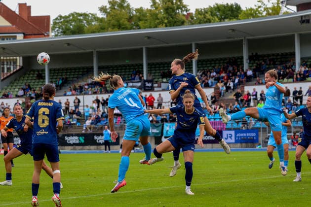2026-08-23 ,FC Viktoria - SG 99 Andernach, Frauen, 2. Bundesliga, 3.Spieltag, Stadion Lichterfelde Kopfball Abwehr im Strafraum von Andernach Berlin Berlin Germany *** August 23, 2026, FC Viktoria SG 99 Andernach, Women s Team, 2nd Bundesliga, Matchday 3, Lichterfelde Stadium, Heading clearance in Andernach s penalty area, Berlin, Berlin, Germany