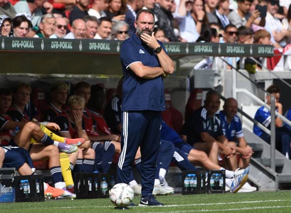23.08.2026, xhbx, Fussball DFB Pokal 1.Runde, TSV Schott Mainz - Borussia Mönchengladbach v.l. Trainer Sascha Meeth (TSV Schott Mainz) Mainz *** August 23, 2026, xhbx, Soccer, DFB Cup First Round, TSV Schott Mainz vs. Borussia Mönchengladbach, Coach Sascha Meeth, TSV Schott Mainz, Mainz