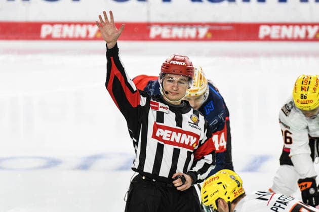 Nuernberg Ice Tigers vs. Loewen Frankfurt, Eishockey, Deutsche Eishockey Liga, Penny DEL, Vorbereitungsspiel, Gaeuboden Cup, Saison 2026 2027 am 23.08.2026 Schiedsrichter Zsombor Palkoevi, Eishockey Herren, Deutsche Eishockey Liga, Penny DEL, Vorbereitungsspiel, Gaeuboden Cup, Saison 2026 2027 am 23.08.2026 im Eisstadion am Pulverturm, Nuernberg Ice Tigers (blau) gegen Loewen Frankfurt (weiss) *** Nuremberg Ice Tigers vs. Löwen Frankfurt, Ice Hockey, German Ice Hockey League, Penny DEL, Preseason Game, Gaeuboden Cup, 2026–2027 Season on August 23, 2026; Referee: Zsombor Palkoevi, Men’s Ice Hockey, German Ice Hockey League, Penny DEL, Preseason Game, Gaeuboden Cup, 2026–2027 Season on August 23, 2026, at the Eisstadion am Pulverturm, Nuremberg Ice Tigers (blue) vs. Löwen Frankfurt (white)
