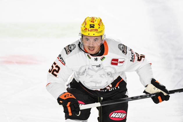 Nuernberg Ice Tigers vs. Loewen Frankfurt, Eishockey, Deutsche Eishockey Liga, Penny DEL, Vorbereitungsspiel, Gaeuboden Cup, Saison 2026 2027 am 23.08.2026 Maksim Mathushkin (Loewen Frankfurt), Eishockey Herren, Deutsche Eishockey Liga, Penny DEL, Vorbereitungsspiel, Gaeuboden Cup, Saison 2026 2027 am 23.08.2026 im Eisstadion am Pulverturm, Nuernberg Ice Tigers (blau) gegen Loewen Frankfurt (weiss) *** Nuremberg Ice Tigers vs. Löwen Frankfurt, Ice Hockey, German Ice Hockey League, Penny DEL, Preseason Game, Gaeuboden Cup, 2026–2027 Season on August 23, 2026, Maksim Mathushkin, Löwen Frankfurt, Men s Ice Hockey, German Ice Hockey League, Penny DEL, preseason game, Gaeuboden Cup, 2026–2027 season on August 23, 2026, at the Eisstadion am Pulverturm, Nuremberg Ice Tigers (blue) vs. Löwen Frankfurt (white)