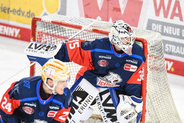 Nuernberg Ice Tigers vs. Loewen Frankfurt, Eishockey, Deutsche Eishockey Liga, Penny DEL, Vorbereitungsspiel, Gaeuboden Cup, Saison 2026 2027 am 23.08.2026 Luis Jannett (Nuernberg Ice Tigers), Eishockey Herren, Deutsche Eishockey Liga, Penny DEL, Vorbereitungsspiel, Gaeuboden Cup, Saison 2026 2027 am 23.08.2026 im Eisstadion am Pulverturm, Nuernberg Ice Tigers (blau) gegen Loewen Frankfurt (weiss) *** Nuremberg Ice Tigers vs. Löwen Frankfurt, Ice Hockey, German Ice Hockey League, Penny DEL, Preseason Game, Gaeuboden Cup, 2026–2027 Season on August 23, 2026, Luis Jannett, Nuremberg Ice Tigers, Men s Ice Hockey, German Ice Hockey League, Penny DEL, Preseason Game, Gaeuboden Cup, 2026–2027 Season on August 23, 2026, at the Eisstadion am Pulverturm, Nuremberg Ice Tigers (blue) vs. Loewen Frankfurt (white)