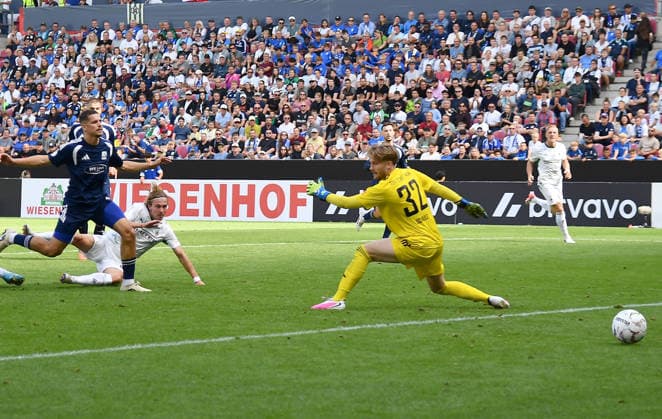 23.08.2026, xhbx, Fussball DFB Pokal 1.Runde, TSV Schott Mainz - Borussia Mönchengladbach v.l. Goal scored, Tor zum 0:1 Hugo Bolin (Borussia Mönchengladbach), Jan Schulz (TSV Schott Mainz) Mainz *** August 23, 2026, xhbx, Soccer DFB Cup First Round, TSV Schott Mainz vs. Borussia Mönchengladbach – Goal scored, goal making it 0–1: Hugo Bolin (Borussia Mönchengladbach), Jan Schulz (TSV Schott Mainz), Mainz