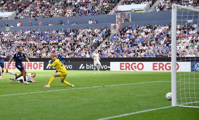 23.08.2026, xhbx, Fussball DFB Pokal 1.Runde, TSV Schott Mainz - Borussia Mönchengladbach v.l. Goal scored, Tor zum 0:1 Hugo Bolin (Borussia Mönchengladbach), Jan Schulz (TSV Schott Mainz) Mainz *** August 23, 2026, xhbx, Soccer DFB Cup 1st Round, TSV Schott Mainz vs. Borussia Mönchengladbach: Goal scored, goal making the score 0–1 by Hugo Bolin (Borussia Mönchengladbach), Jan Schulz (TSV Schott Mainz), Mainz