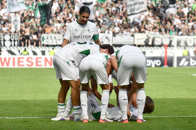 23.08.2026, xhbx, Fussball DFB Pokal 1.Runde, TSV Schott Mainz - Borussia Mönchengladbach v.l. Torjubel, Goal celebration, celebrate the goal 0:2 durch Isac Lidberg (Borussia Mönchengladbach) Daiki Hashioka (Borussia Mönchengladbach) Mainz *** August 23, 2026, xhbx, Soccer DFB Cup 1st Round, TSV Schott Mainz vs. Borussia Mönchengladbach – Goal celebration, celebrating the 0–2 goal scored by Isac Lidberg (Borussia Mönchengladbach), Daiki Hashioka (Borussia Mönchengladbach), Mainz