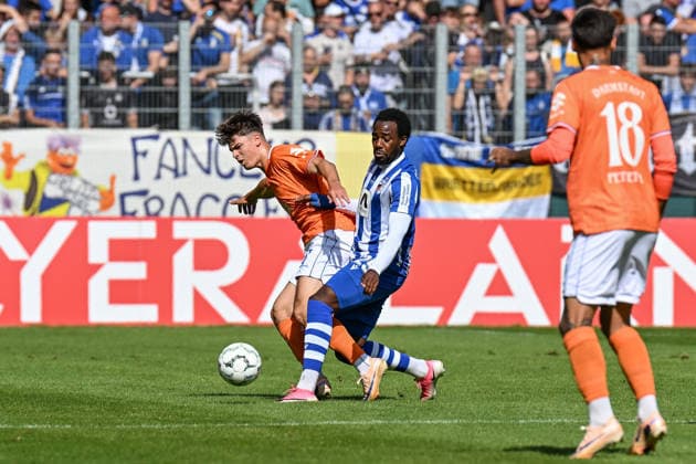 Fußball I Herren I Saison 2026-2027 I DFB-Pokal I FC Carl Zeiss Jena - SV Darmstadt 98 I 23.08.2026 Zweikampf Noah Raphael Weißhaupt (7, SV Darmstadt 98), Jean Miguel Boog (25, FC Carl Zeiss Jena) Jena Ernst-Abbe-Sportfeld, ad hoc Arena Thüringen Deutschland *** Soccer I Men s Team I 2026–2027 Season I DFB Cup I FC Carl Zeiss Jena vs. SV Darmstadt 98 I August 23, 2026, Tackle by Noah Raphael Weißhaupt 7, SV Darmstadt 98, Jean Miguel Boog 25, FC Carl Zeiss Jena, Ernst Abbe Sportfeld, ad hoc Arena, Thuringia, Germany Copyright: xLobeca InesxHähnelx
