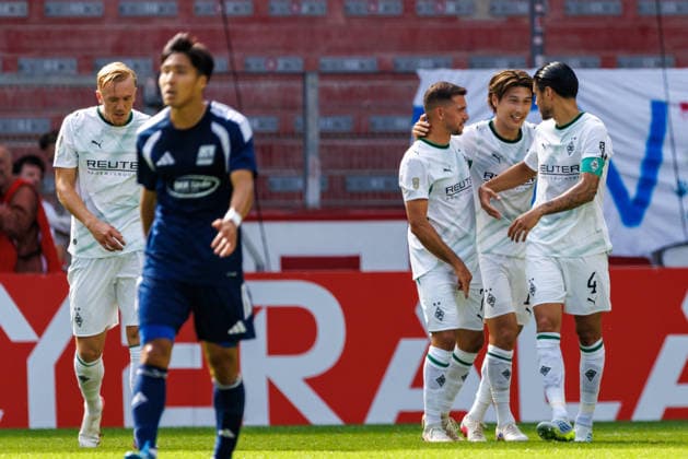 MAINZ, GERMANY - AUGUST 23: Isac Lidberg (Borussia Moenchengladbach, 3) celebrates scoring his team s second goal with teammates during the first-round match between TSV Schott Mainz vs. Borussia Moenchengladbach at MEWA Arena of the German Cup on August 23, 2026 in Mainz, Germany. DFL REGULATIONS PROHIBIT ANY USE OF PHOTOGRAPHS AS IMAGE SEQUENCES AND OR QUASI-VIDEO. Rhineland-Palatinate Germany Copyright: xStephanxHahnex