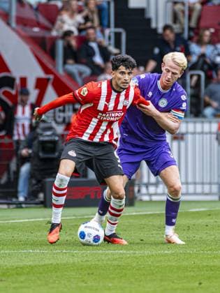 EINDHOVEN - Ricardo Pepi of PSV Eindhoven battles for possession with Thijmen Blokzijl of FC Groningen during the Eredivisie match between PSV Eindhoven and FC Groningen at the Philips Stadium on August 23, 2026, in Eindhoven, the Netherlands. KEVIN SENDERS ANP Eredivisie 2026 27 xVIxANPxSportx xMarcelxterxBalsxIVx 566104597 originalFilename: 566104597.jpg
