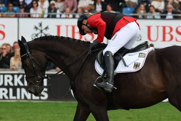 Marcus Ehning (GER, Deutschland) mit Pferd Coolio 42schaut nach dem verlorenen Eisen, Springen, FEI Jumping World Championship, WM, Weltmeisterschaft , FEI Jumping World Championship, Competition Individual Final, Longines-Prize, Longines-Preis, Finale Einzelwertung, Jumping , AACHEN - FEI World Championships 2026, Weltfest des Pferdesports, Reitsport Weltmeisterschaft 2026, Aachen 2026, Welcome Home 2026, Aachener Soers, 11. bis 23. August 2026, Reitsport, 23.08.2026, Aachen Aachener Soers Deutschland *** Marcus Ehning (GER), Germany, riding Coolio 42, looks back after losing a shoe; Show Jumping, FEI Jumping World Championship, FEI Jumping World Championship, Individual Final, Longines Prize, Jumping, AACHEN FEI World Championships 2026, World Festival of Equestrian Sports, 2026 World Equestrian Games, Aachen 2026, Welcome Home 2026, Aachen Soers, August 11–23, 2026, Equestrian Sports, August 23, 2026, Aachen Soers, Germany
